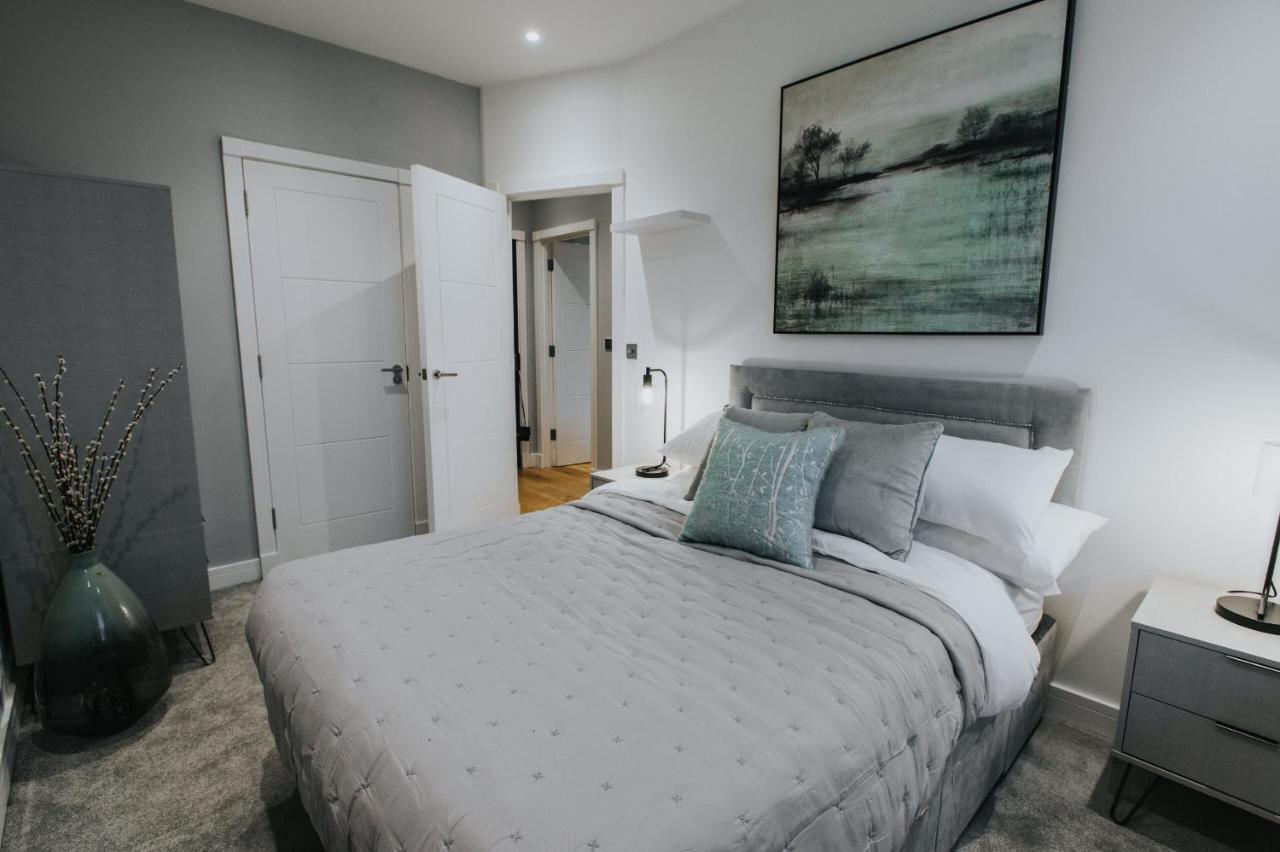 Circa17- Entire Apt, Free Parking, Gym, City Central & Free Netflix Бракнел Екстериор снимка