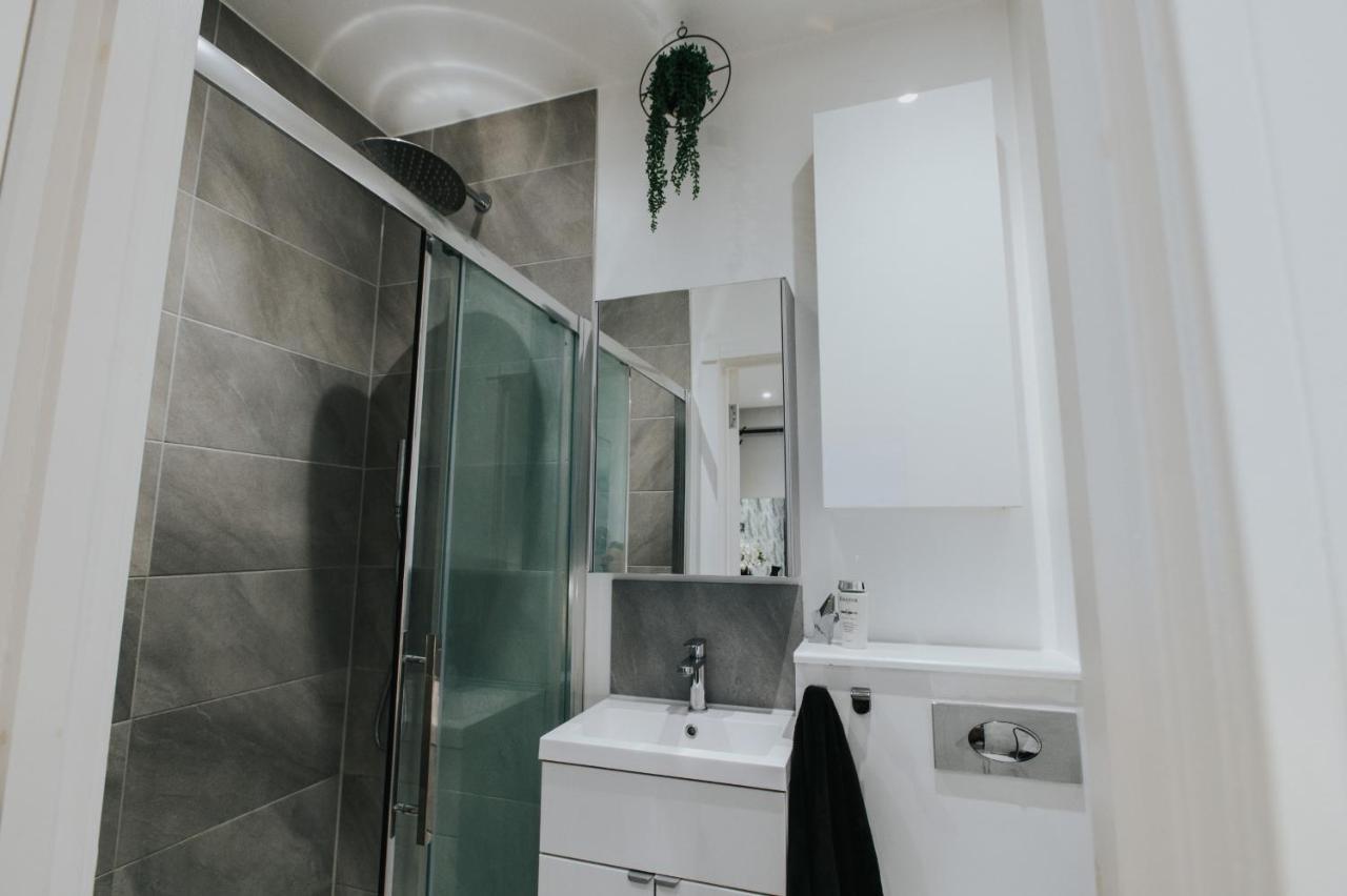 Circa17- Entire Apt, Free Parking, Gym, City Central & Free Netflix Бракнел Екстериор снимка
