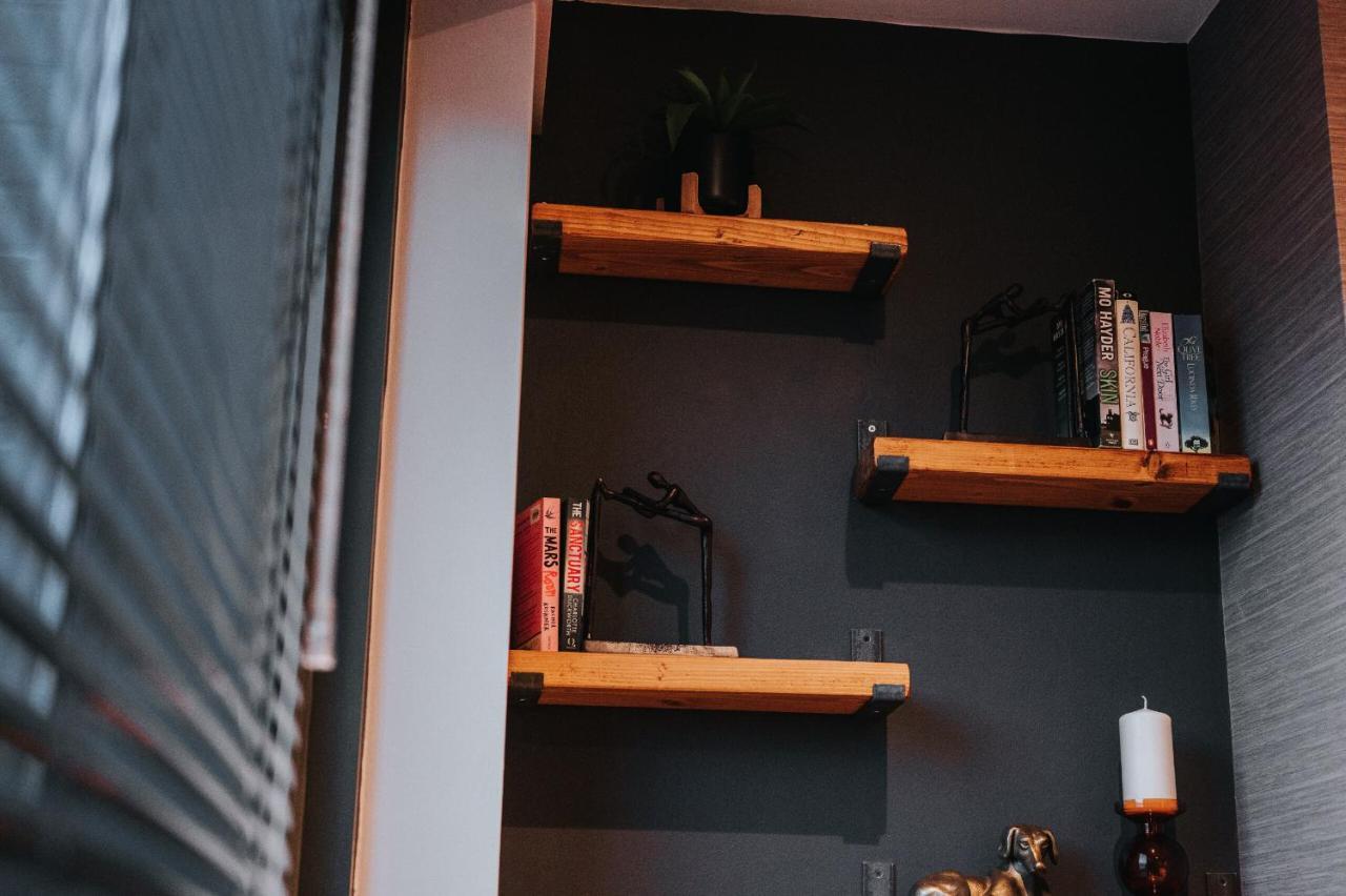 Circa17- Entire Apt, Free Parking, Gym, City Central & Free Netflix Бракнел Екстериор снимка