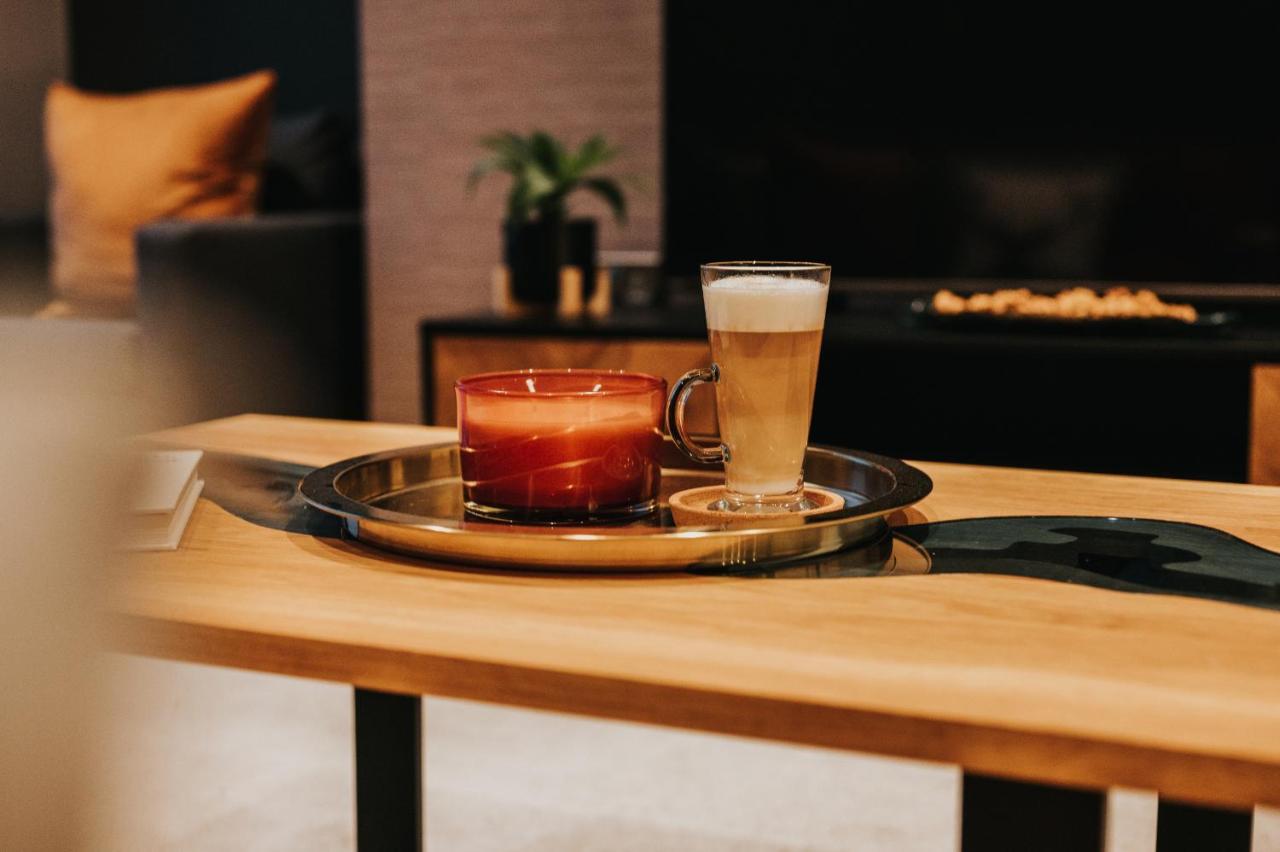 Circa17- Entire Apt, Free Parking, Gym, City Central & Free Netflix Бракнел Екстериор снимка