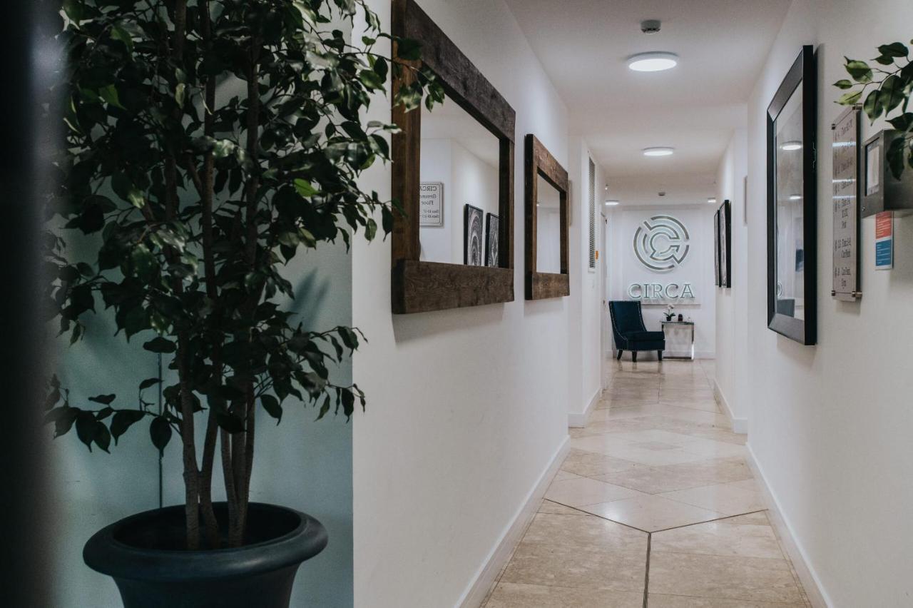 Circa17- Entire Apt, Free Parking, Gym, City Central & Free Netflix Бракнел Екстериор снимка